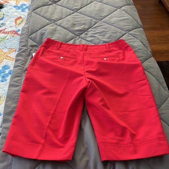 Annika Cutter & Buck Women’s Red Golf Shorts  with silver buttons Size 2 - Picture 5 of 12